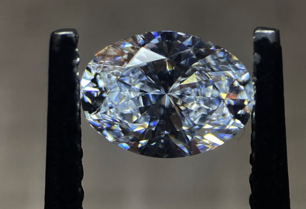 Blue Nuance in Lab grown Diamonds